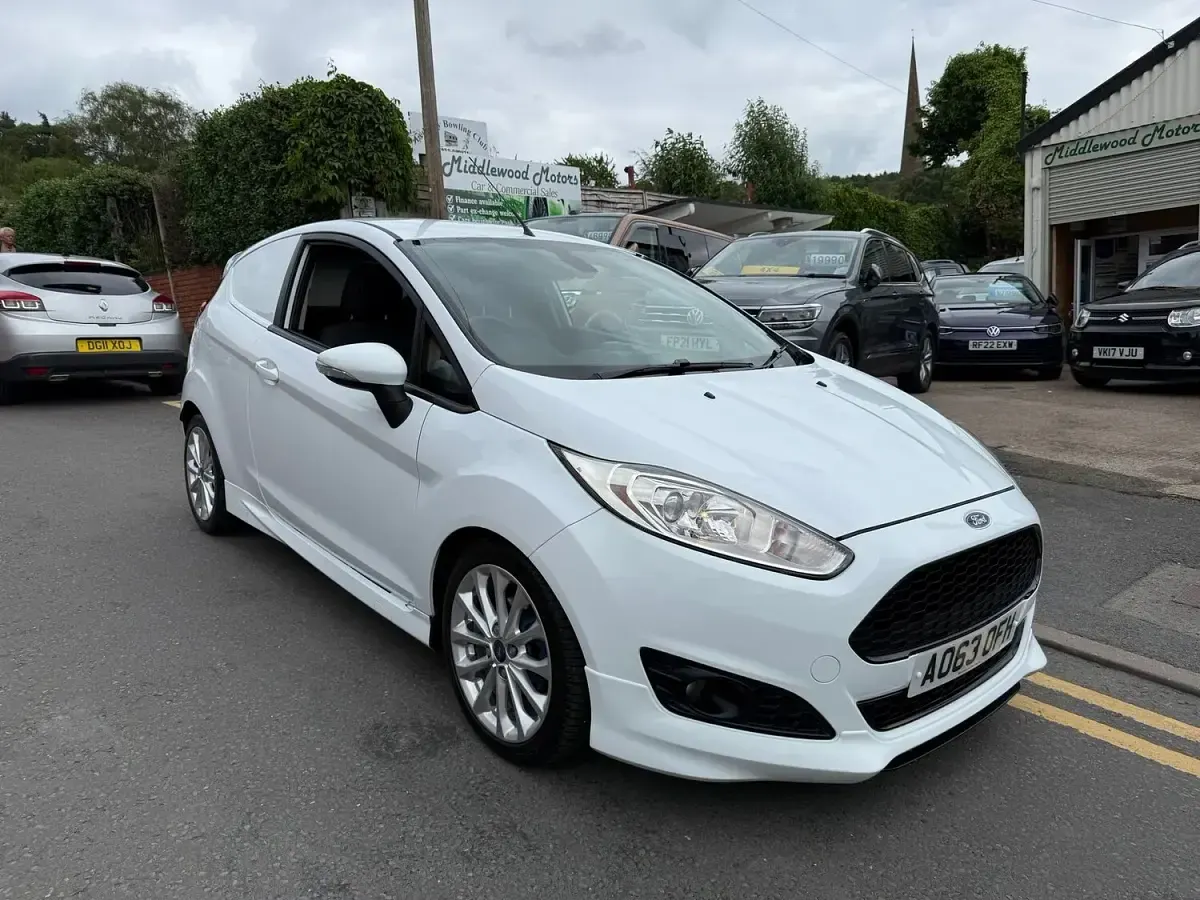 Used Ford Fiesta Sport 95 HP (69 kW) 2013 White Van