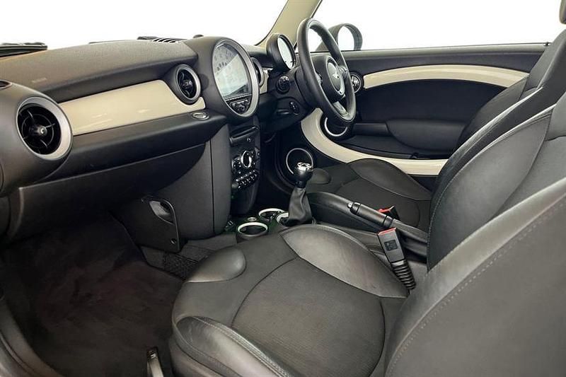 Used Mini Cooper 122 HP (89 kW) 2014 White/green Hatchback