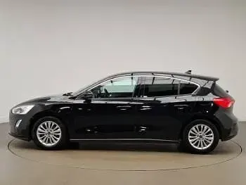 Begagnad Ford Focus Titanium 125 HK (91 kW) 2019 Svart Halvkombi