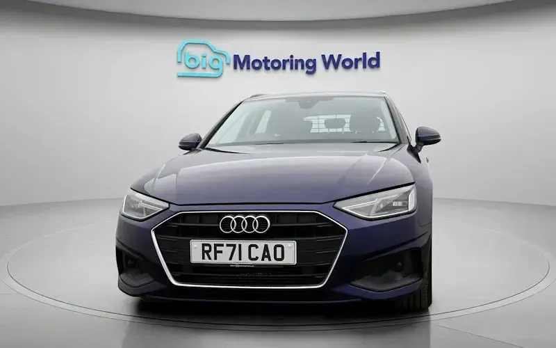 Usado Audi A4 150 HP (110 kW) 2022 Azul Carrinha
