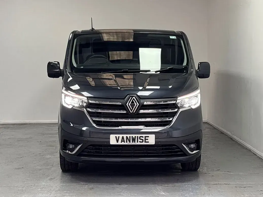 Used Renault Trafic 150 HP (110 kW) 2026 Grey MPV