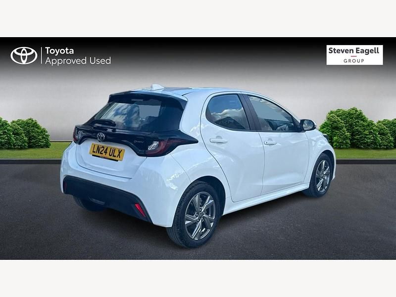 Second-hand Toyota Yaris Hybrid 2024 Alb Hatchback