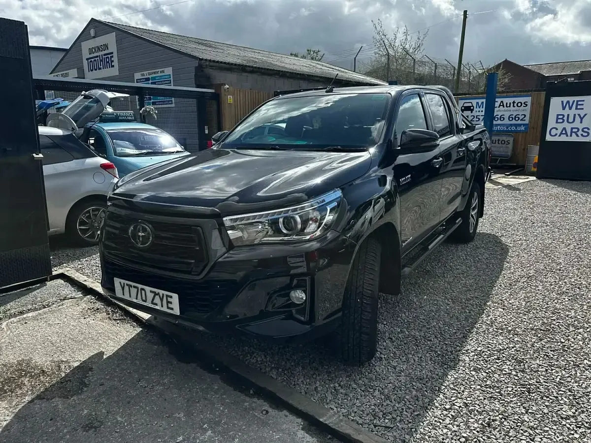 Used Toyota HiLux 150 HP (110 kW) 2020 Black Pickup