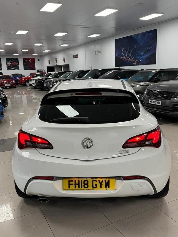 Used Vauxhall Astra GTC Edition 140 HP (102 kW) 2018 White Hatchback