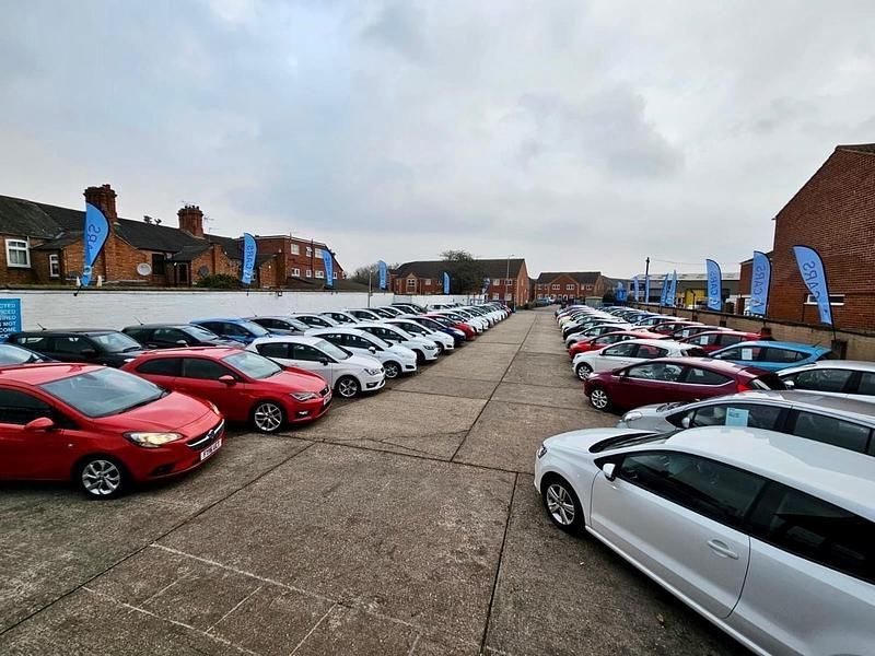 Silver Used 2007 Toyota Yaris SR Hatchback | £3,480 (Fair price) - Image 1/2