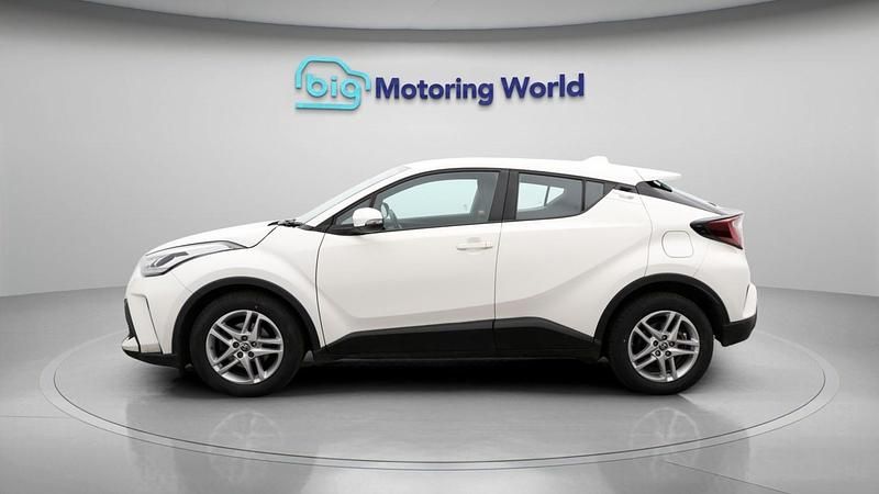 Used Toyota C-HR 121 HP (88 kW) 2022 White SUV