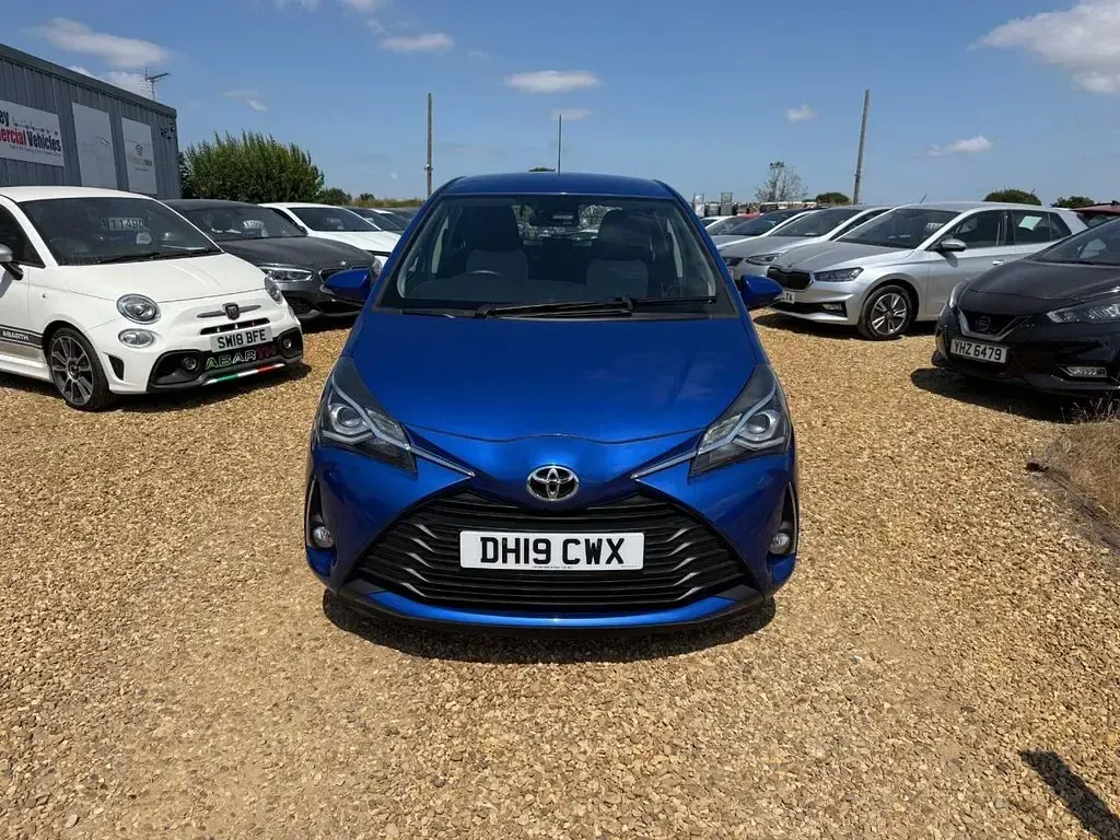 Used Toyota Yaris 111 HP (81 kW) 2019 Blue Hatchback