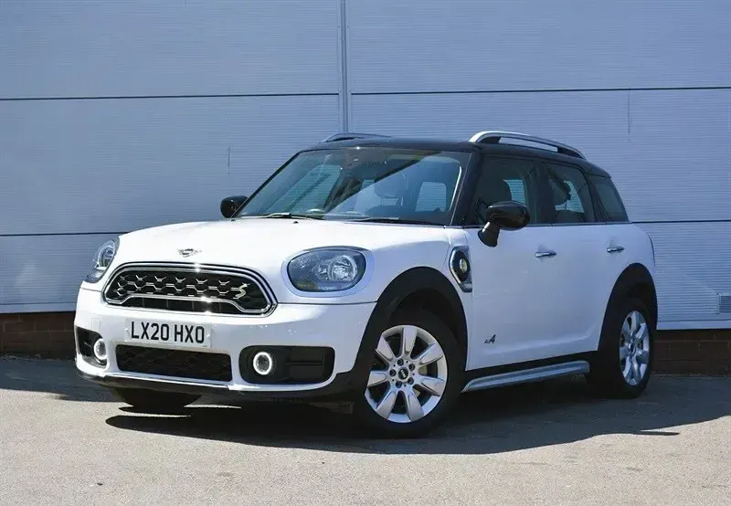 Used Mini Cooper Countryman Classic 224 HP (164 kW) 2020 Light white SUV