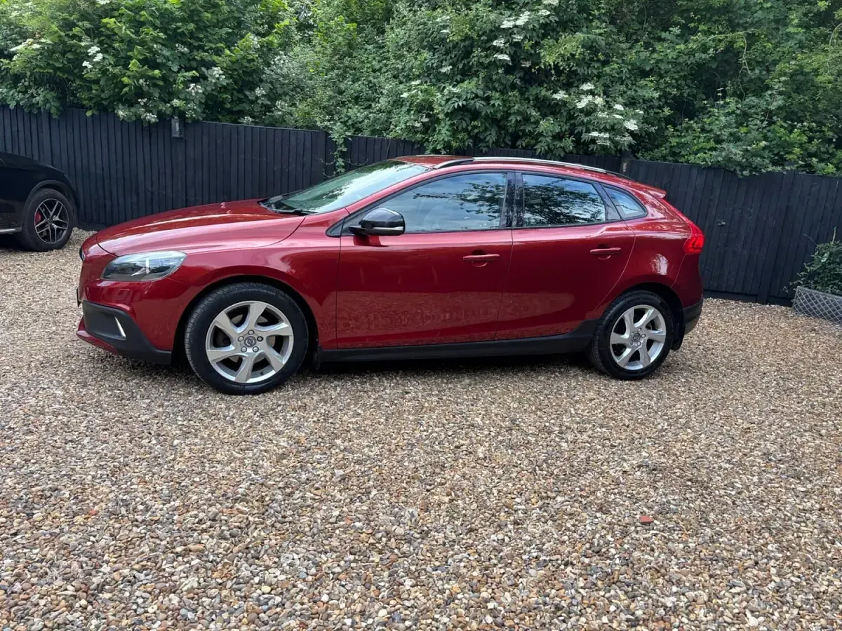 Used Volvo V40 2015 Red Hatchback