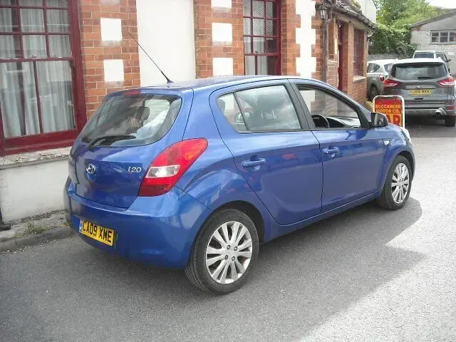 Used Hyundai i20 Style 99 HP (72 kW) 2009 Blue Hatchback