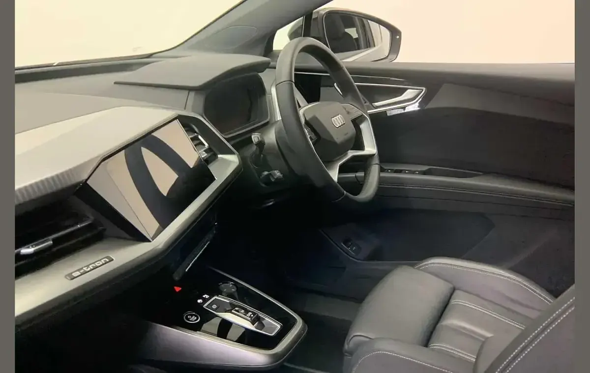 Usado Audi Q4 e-tron Sport 206 kW (281 HP) 2024 Preto SUV