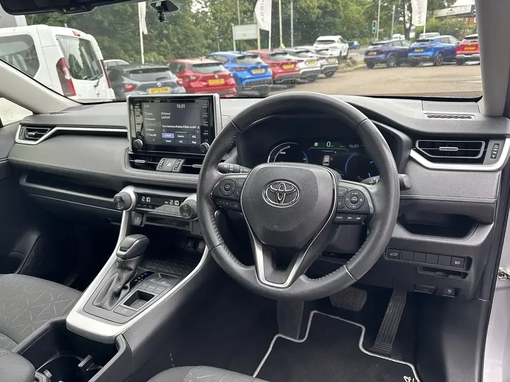 Used Toyota RAV4 Design 2022 Silver met SUV