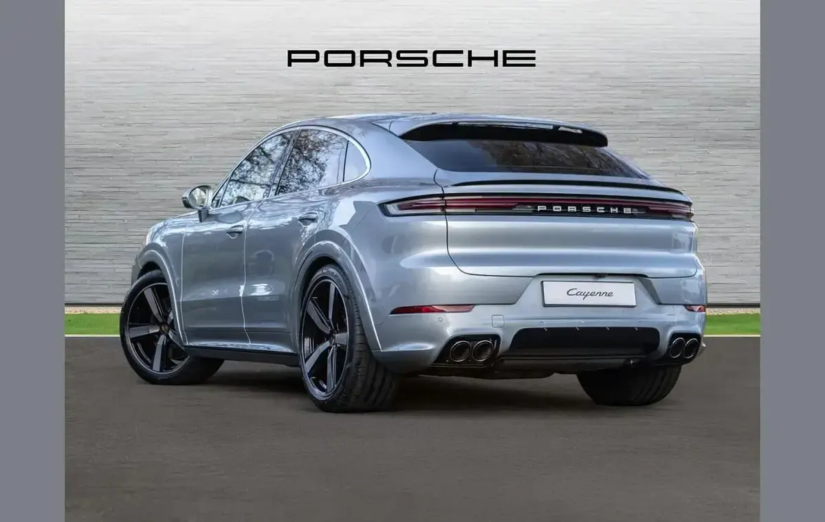 Used Porsche Cayenne S 468 HP (344 kW) 2025 Silver SUV