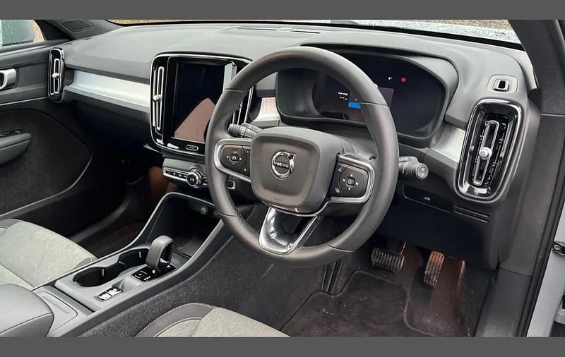 Used Volvo XC40 Core 161 HP (118 kW) 2024 Grey SUV