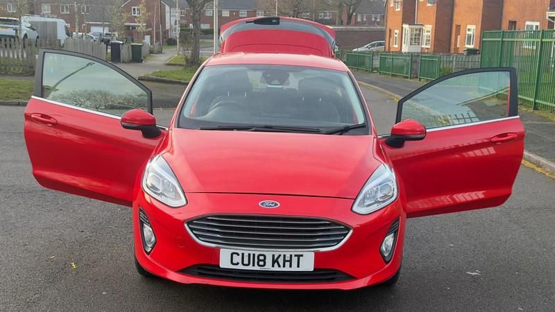 Used Ford Fiesta Zetec 85 HP (62 kW) 2018 Red Hatchback