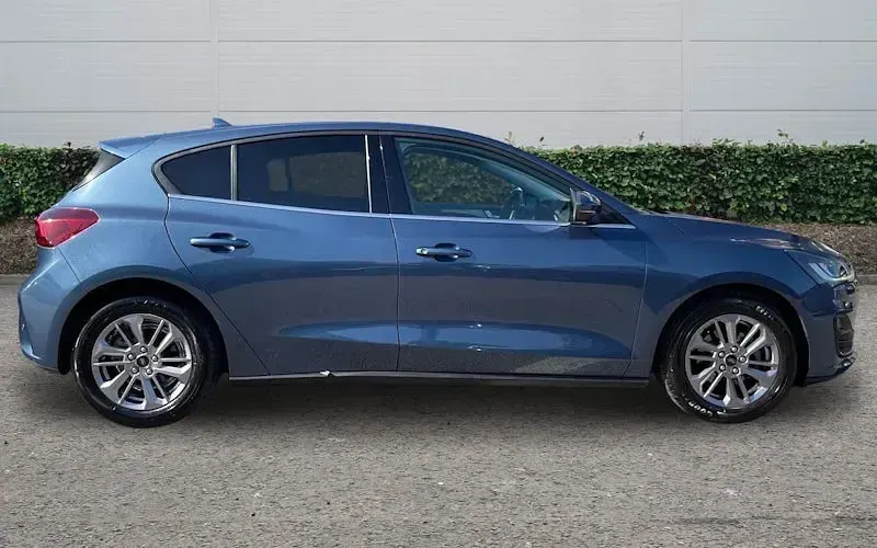 Used Ford Focus Titanium 125 HP (91 kW) 2023 Blue Hatchback