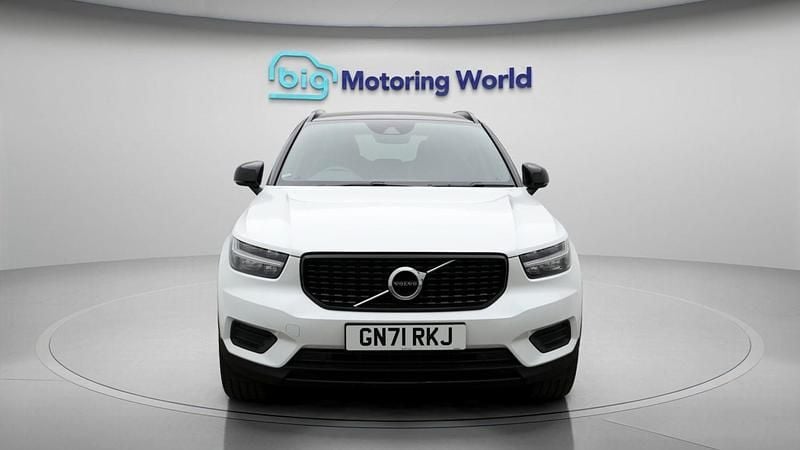 Used Volvo XC40 R-Design 197 HP (144 kW) 2021 White SUV