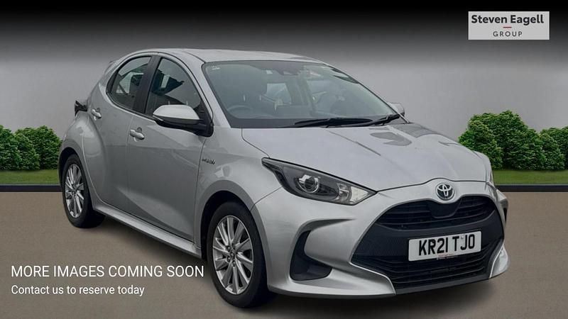 Silver Used 2021 Toyota Yaris Hybrid Hatchback | £15,519 (Good price) - Image 1/4