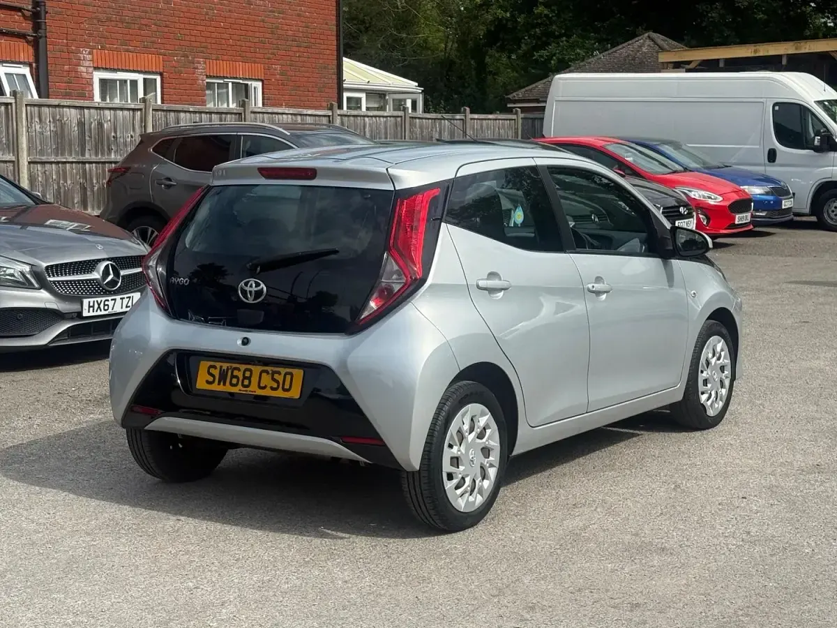Used Toyota Aygo X-play 72 HP (52 kW) 2019 Silver Hatchback