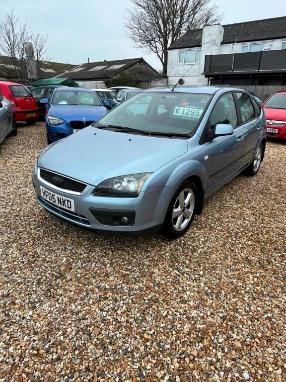 Used Ford Focus Zetec 101 HP (74 kW) 2005 Blue Hatchback