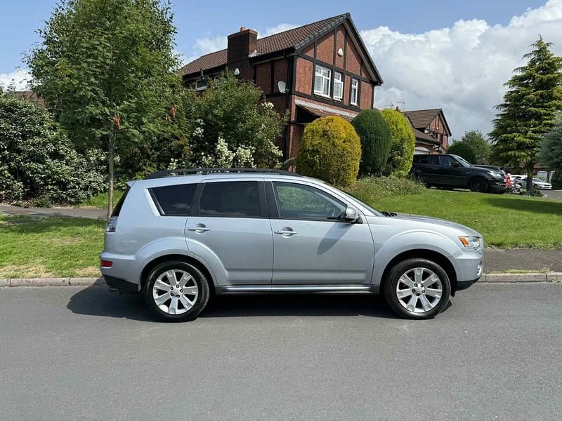 Silver Used 2011 Mitsubishi Outlander SUV | £4,390 (A bit pricey) - Image 1/4