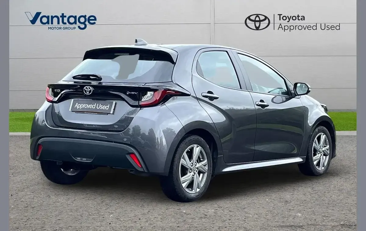 Used Toyota Yaris 113 HP (83 kW) 2024 Grey Hatchback
