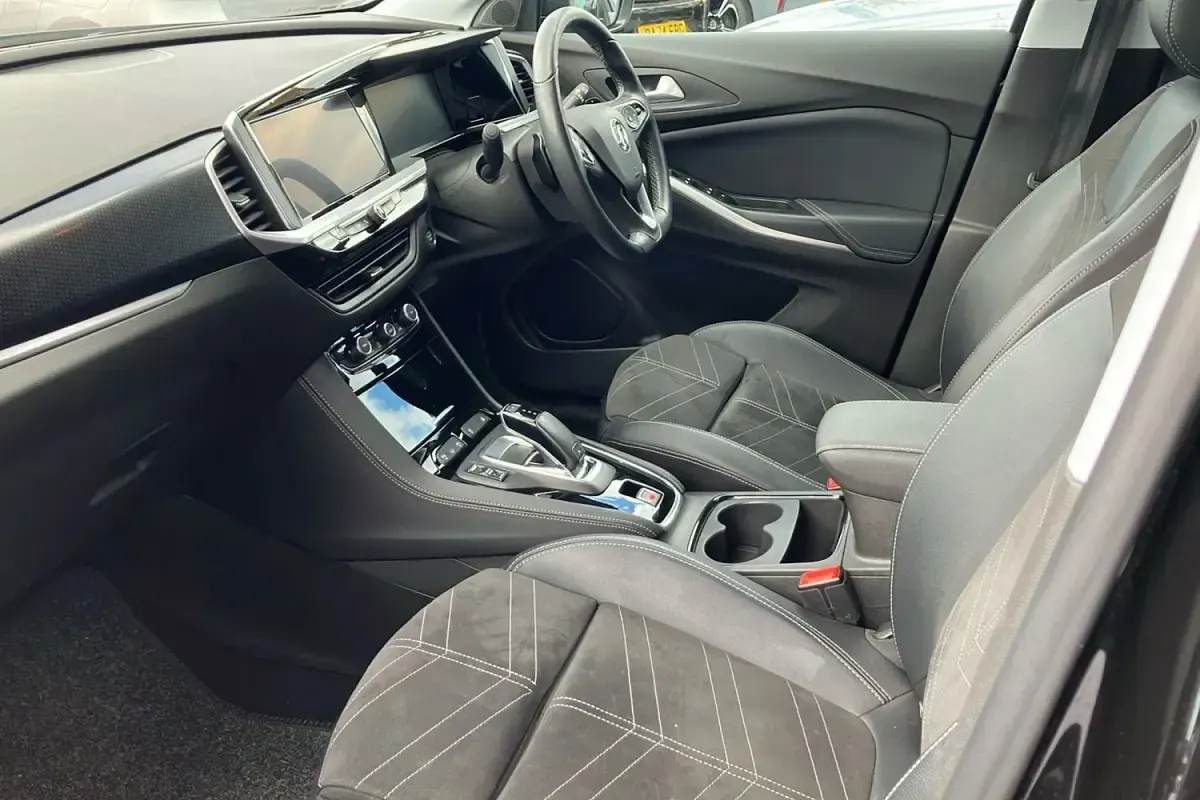 Second-hand Vauxhall Grandland X Ultimate 130 CP (95 kW) 2023 Negru SUV