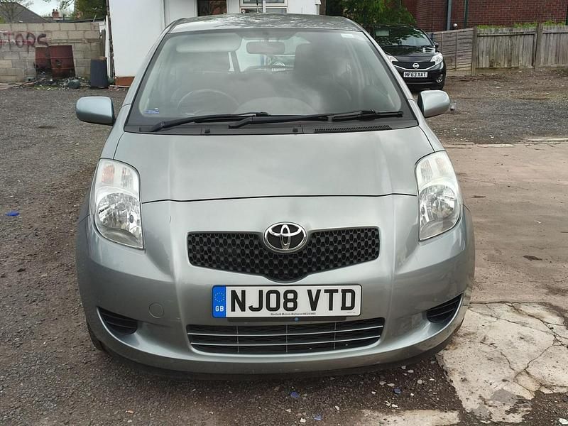 Usado Toyota Yaris 2008 Prateado Citadino