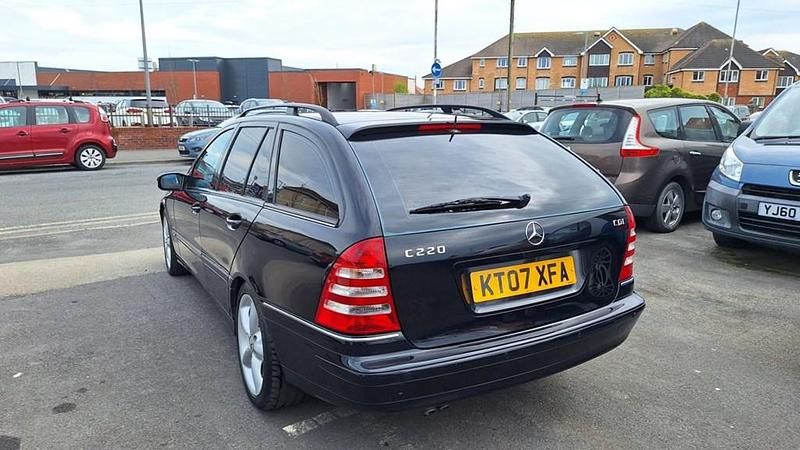 Used Mercedes C220 Avantgarde 147 HP (108 kW) 2007 Black Estate