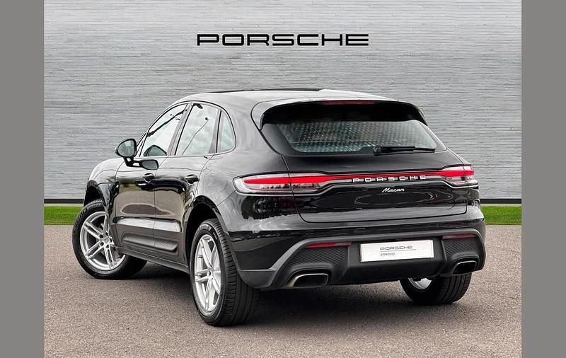 Used Porsche Macan 261 HP (191 kW) 2025 Black SUV