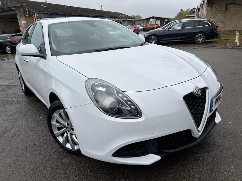 Used Alfa Romeo Giulietta 120 HP (88 kW) 2016 White Hatchback