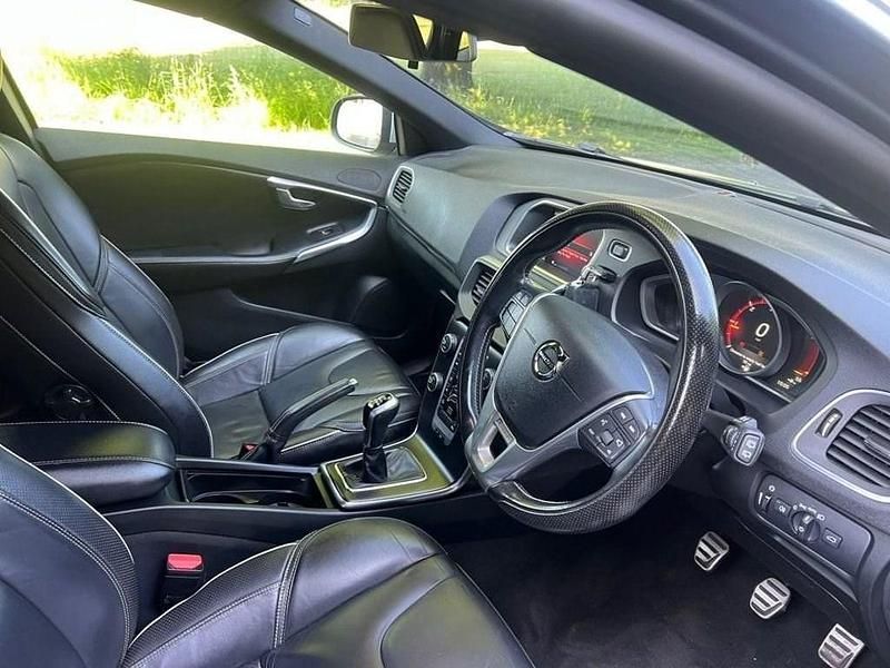 Used Volvo V40 R-Design Pro 150 HP (110 kW) 2017 Grey Hatchback