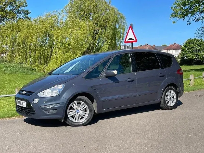 Używany Ford S-MAX Zetec 2011 Szary Minivan