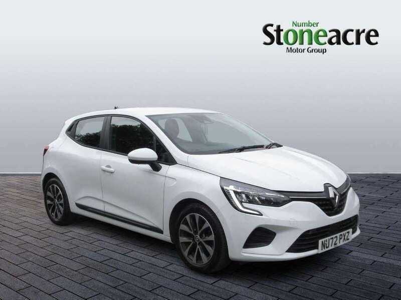 White Used 2022 Renault Clio V Iconic Hatchback | £12,600 (Fair price) - Image 1/4