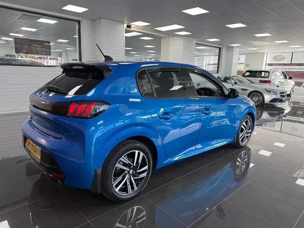 Begagnad Peugeot 208 Allure 75 HK (55 kW) 2021 Blå Halvkombi