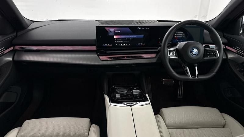 Used BMW 550e M Sport 482 HP (354 kW) 2025 Blue