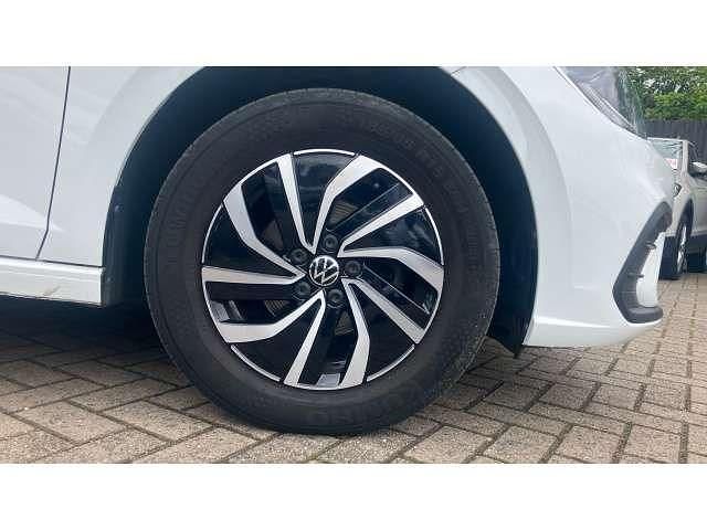 Used VW Polo Life 95 HP (69 kW) 2024 White Hatchback