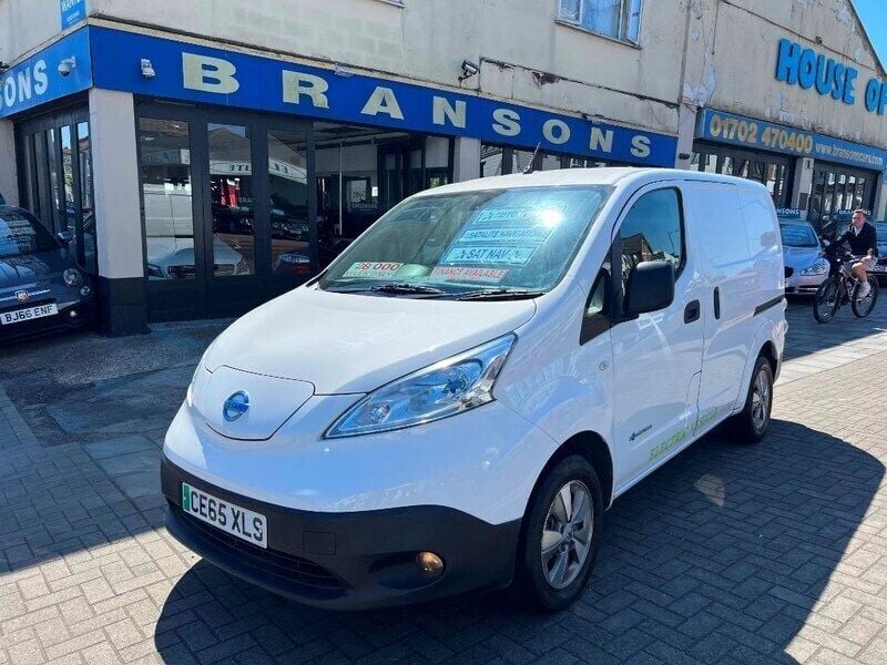 White Used 2015 Nissan e-NV200 Tekna Van | £6,990 - Image 1/4