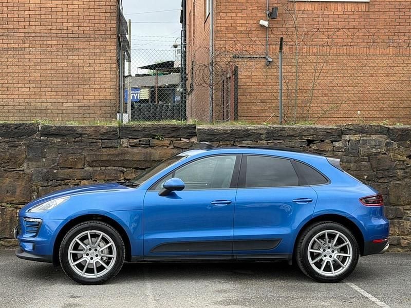 Used Porsche Macan 258 HP (189 kW) 2016 Blue SUV