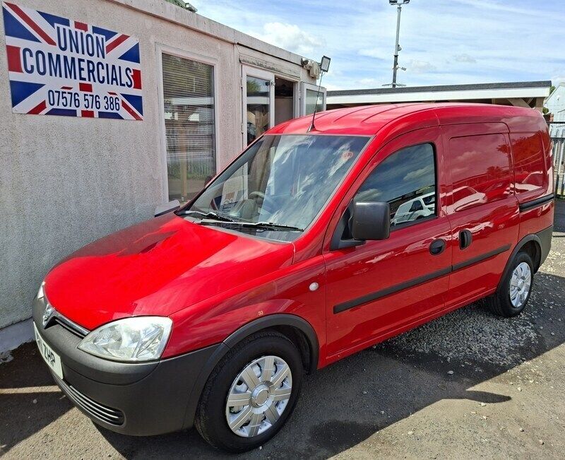 Red Used 2011 Vauxhall Combo MPV | £3,199 (Fair price) - Image 1/4