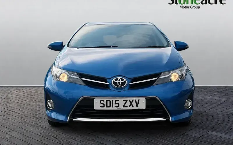 Used Toyota Auris Plus 101 HP (74 kW) 2014 Blue Hatchback