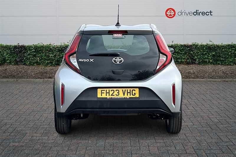 Used Toyota Aygo X PURE 72 HP (52 kW) 2023 Silver SUV