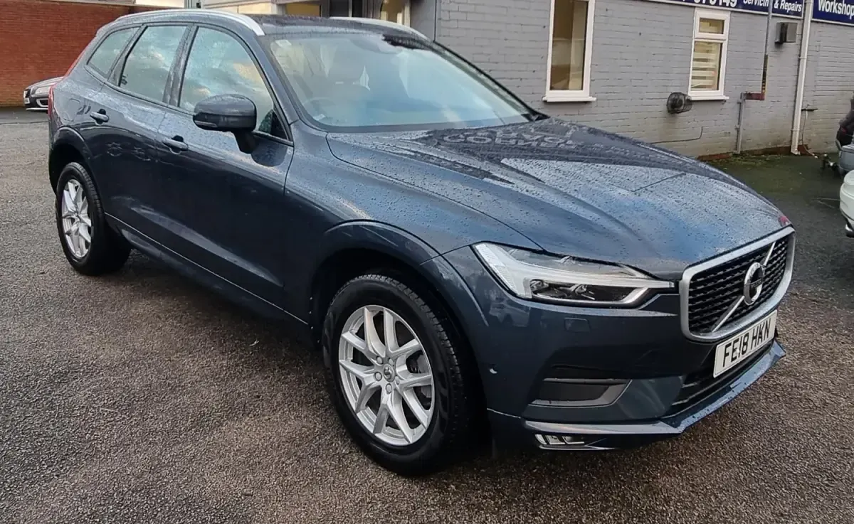 Second-hand Volvo XC60 Momentum 250 CP (183 kW) 2018 Albastru SUV