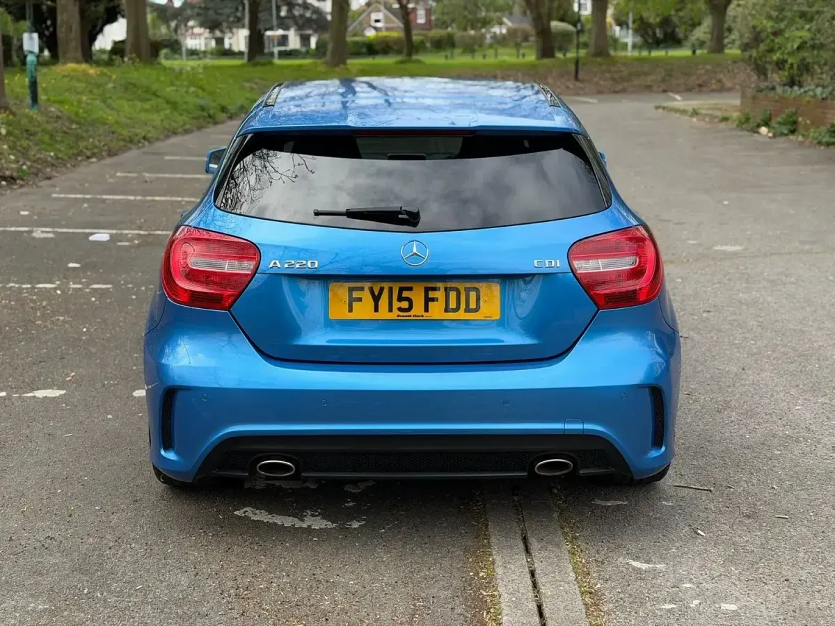 Usado Mercedes A220 AMG 170 HP (125 kW) 2015 Azul Citadino