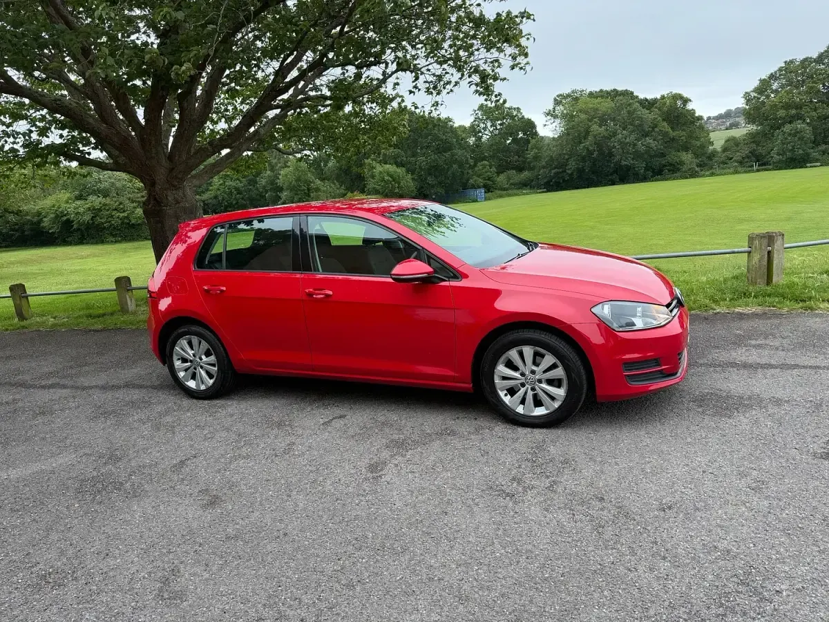 Used VW Golf VII SE 122 HP (89 kW) 2013 Red Hatchback