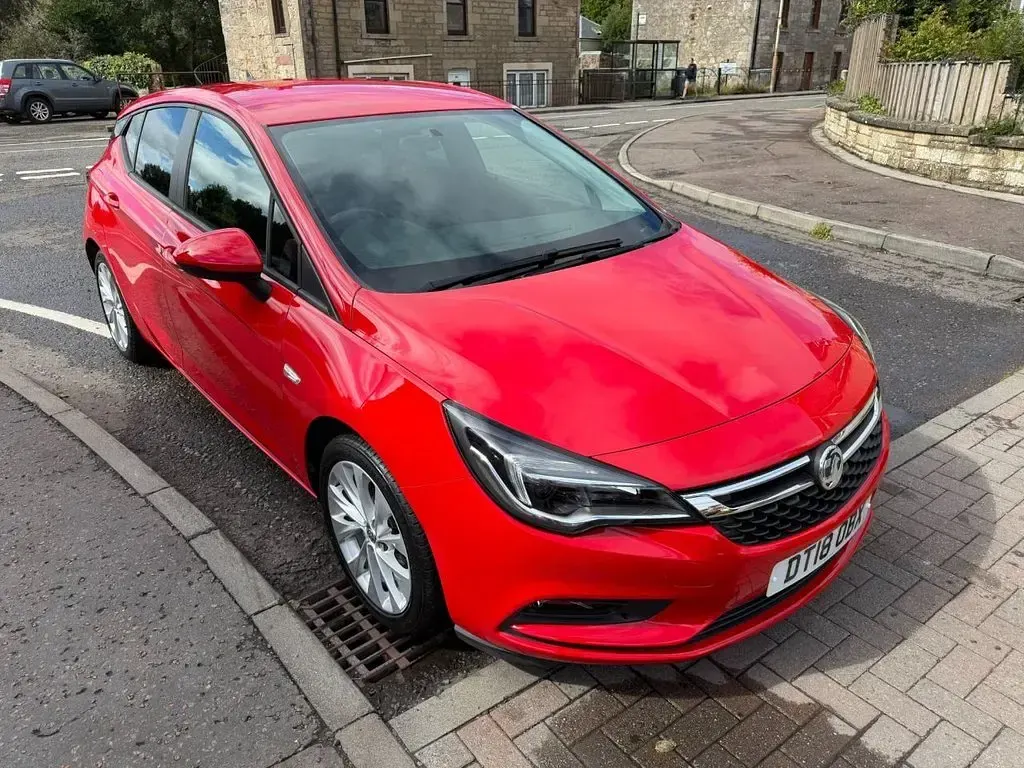 Used Vauxhall Astra 100 HP (73 kW) 2018 Red Hatchback