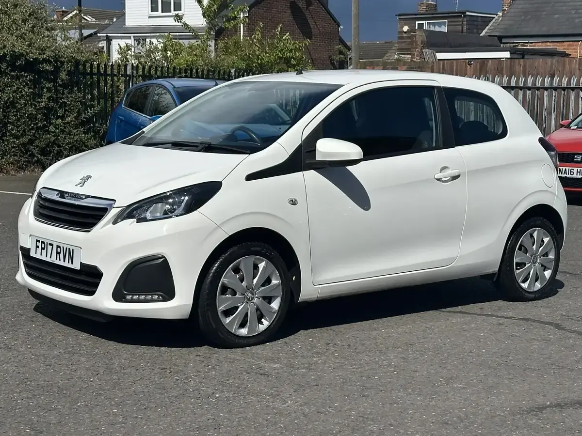Used Peugeot 108 Active 68 HP (50 kW) 2017 White Hatchback