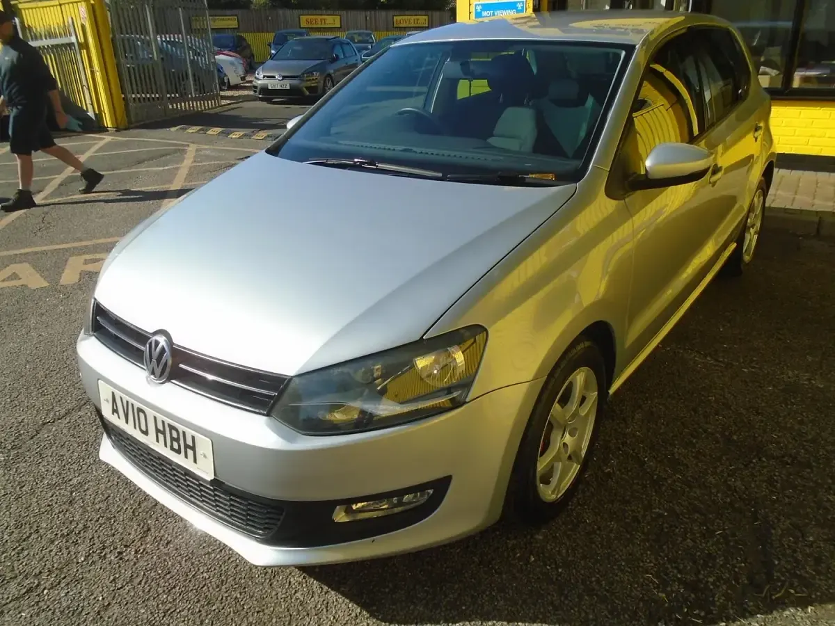Used VW Polo 70 HP (51 kW) 2010 Silver Hatchback