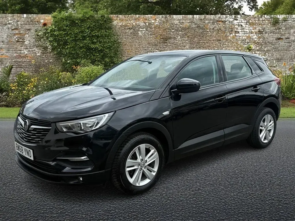 Used Vauxhall Grandland X S 130 HP (95 kW) 2019 Black SUV