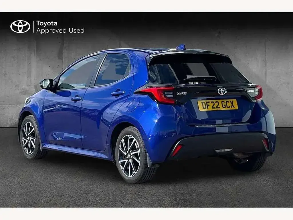 Second-hand Toyota Yaris Hybrid Design 116 CP (85 kW) 2022 Albastru Hatchback